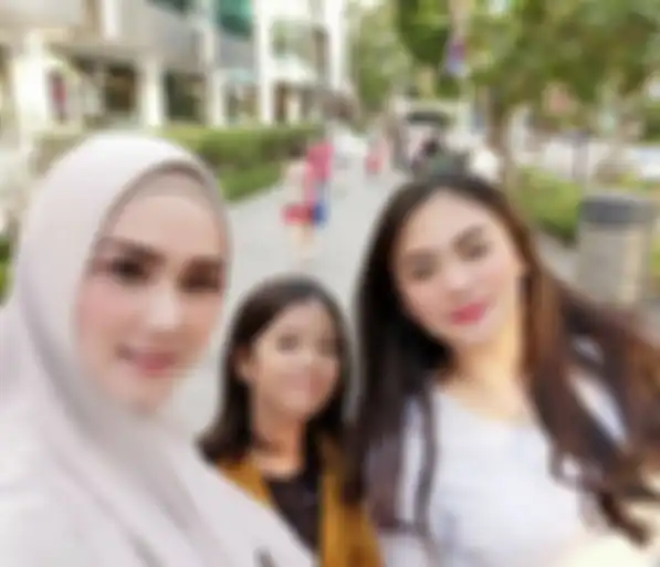 Mulan Jameela, Safeea Ahmad dan Tyarani Nugraha