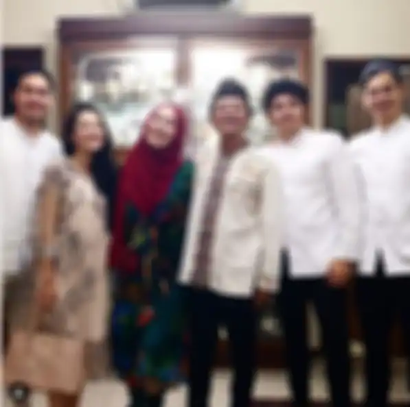 Foto Keluarga Dewi Yull