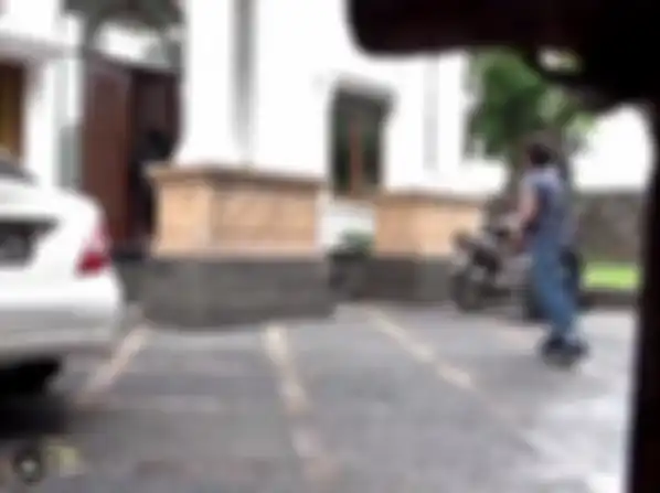 Bagian depan rumah Fairuz dan Sonny