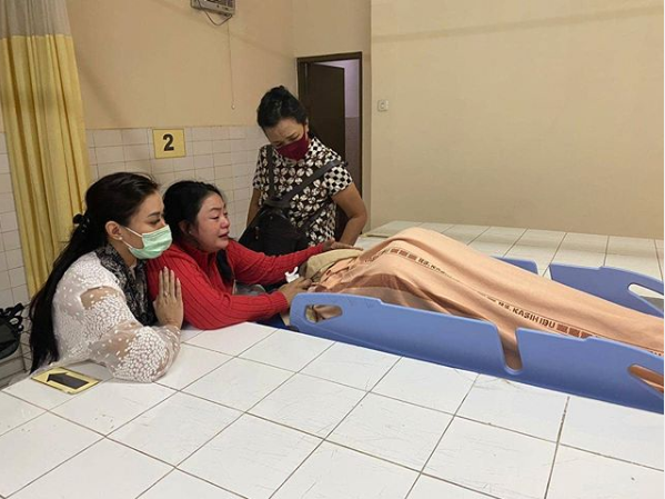 Istri Didi Kempot, Yan Vellia