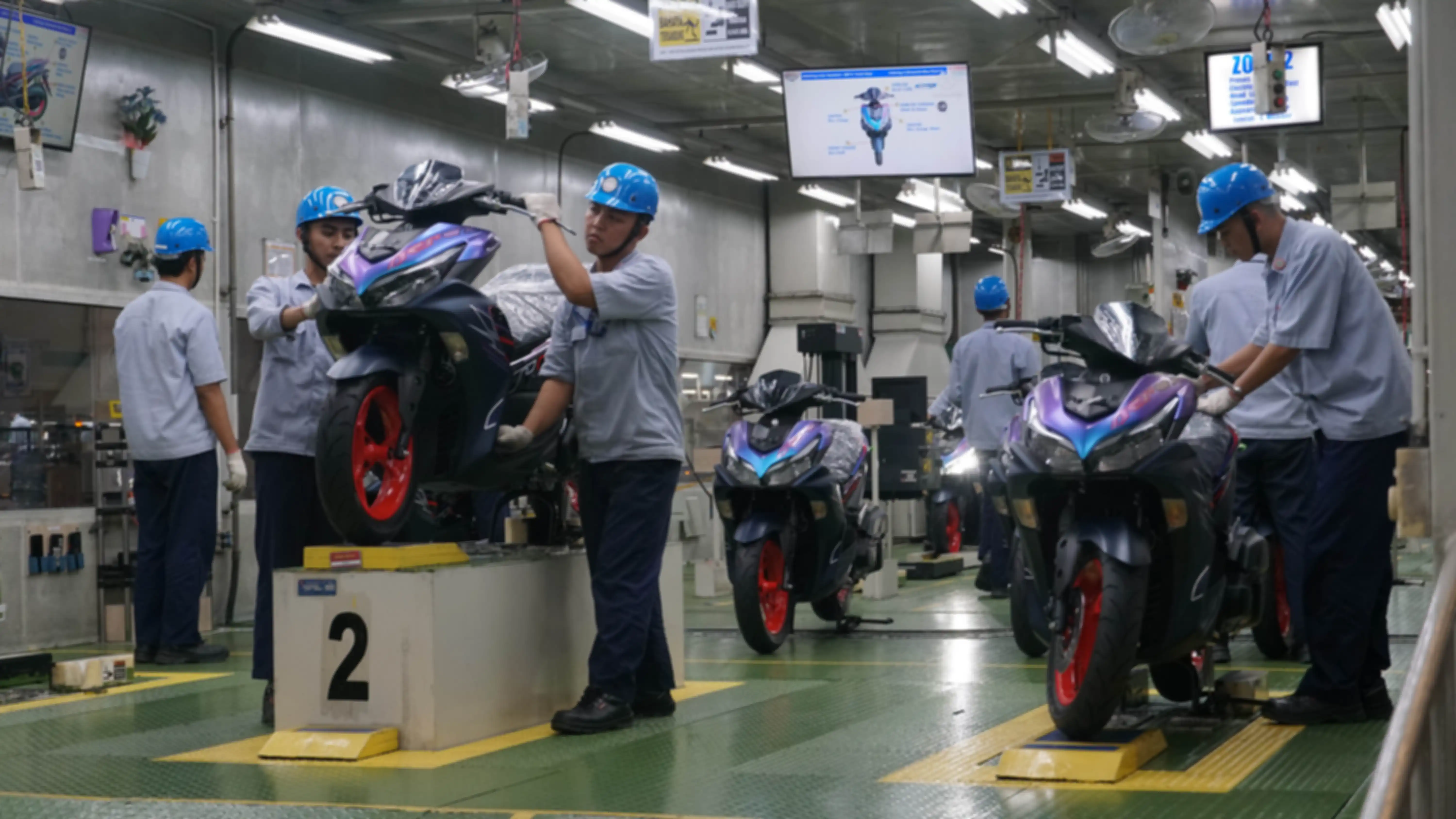 Ilustrasi baris produksi di pabrik Yamaha Karawang. 