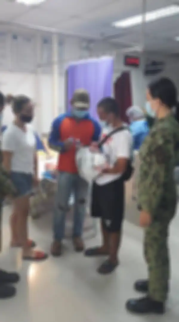 Bayi itu kemudian dibawa ke rumah sakit