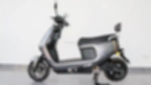 Salah satu pilihan warna motor murah bertenaga listrik Enigma Ambier N8.