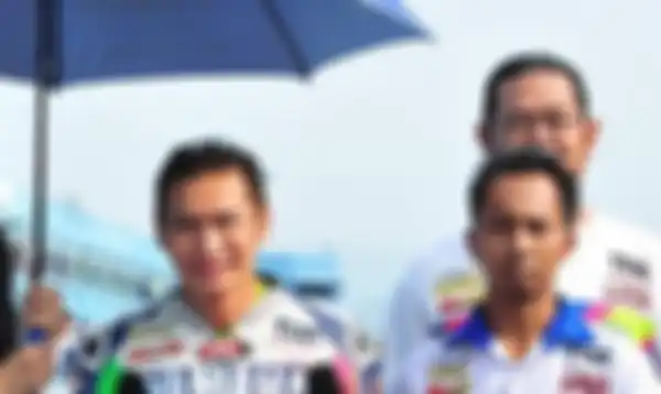 Irwan Ardiansyah (kiri) bersama Torana Lodong (kanan belakang) dan Walidi (kanan depan).