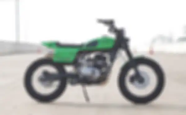 Motor custom Kawasaki W175TR bergaya flat tracker garapan Knuckle Whackjob