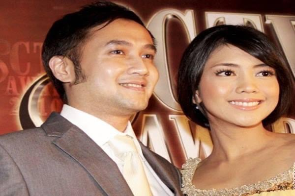 Ririn Dwi Ariyanti mengaku ketagihan saat wajahnya dilumuri cairan kental ini. Foto nikahnya dengan Aldi Bragi sudah dibuang.
