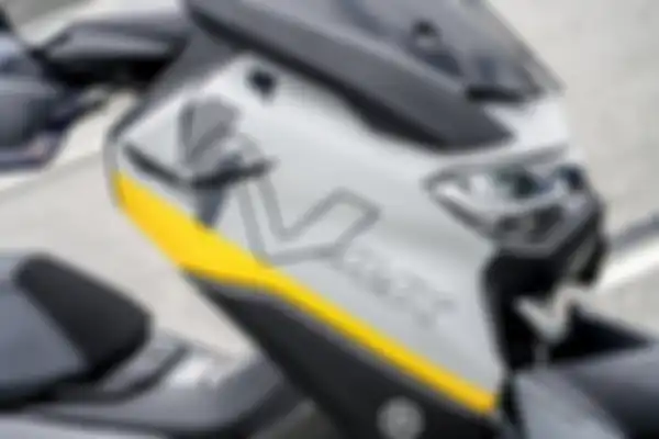 Grafis bodi di NMAX ini telah dirombak jadi lebih sporty.