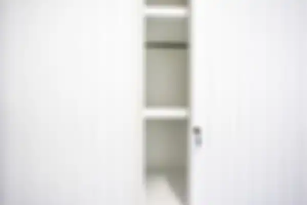 Ilustrasi lemari pintu geser.