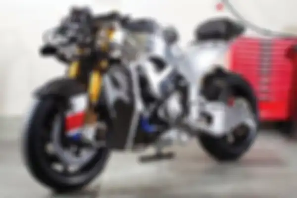 Dari ram air, langsung tersalur ke bagian mesin dan menjadi pendingin untuk ECU motor. 