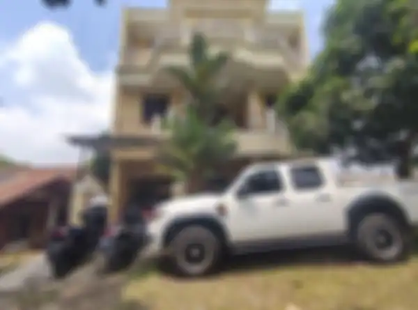 Rumah pilot pesawat Rimbun Air PK OTW yang jatuh di Intan Jaya, Papua. Foto pesawat Rimbun Air yang hancur bikin syok, tabiat asli pilotnya diungkap sosok ini. Katanya, terakhir ketemu dia mengasih uang.