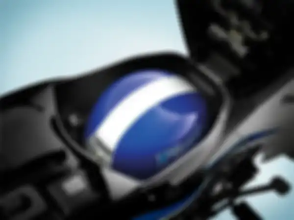 Bagasi Yamaha Finn muat helm half face