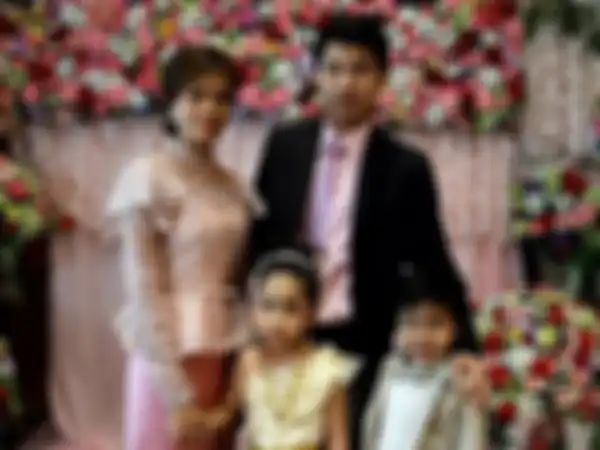Sepasang Anak Kembar Asal Thailand Dinikahkan Oleh Keluarga Mereka Sendiri