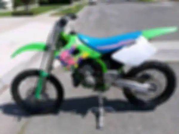 Kawasaki KX250, warna KLX150L dibuat mirip dengan motor ini