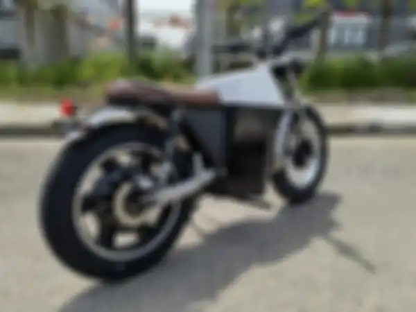 OX One, motor listrik bergaya cafe racer.