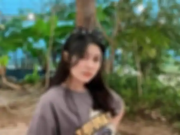 Foto Amelia Mustika Ratu, korban pembunuhan di Subang, Jawa Barat bergaya di mobil tempat menyimpan jasadnya.