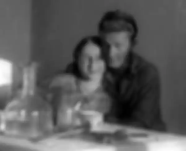 Yakov Dzhugashvili bersama istrinya.