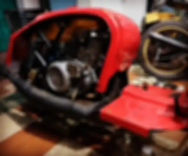 Mesin Yamaha Banshee ATV 350cc 2 silinder 2 tak, dijejalkan ke bodi dan rangka Lambretta.