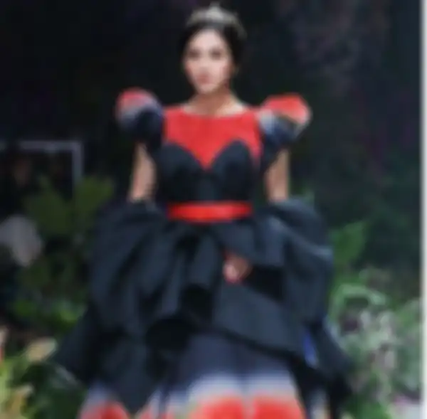 Dena Rachman dalam acara fashionshow