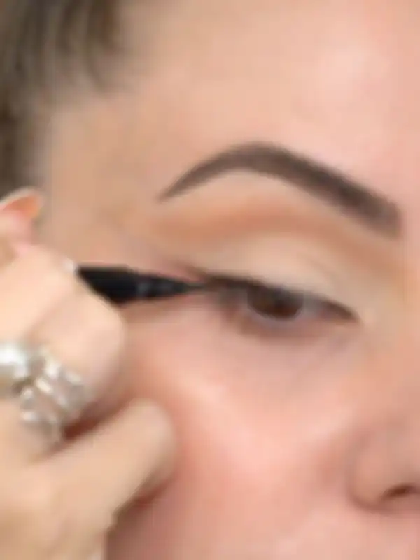 Langkah membuat fox eyes