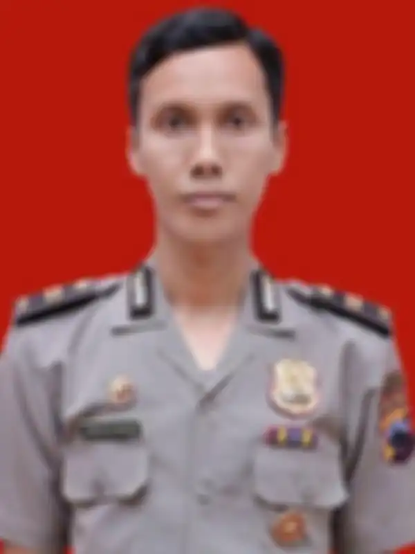 Iptu Umbaran Wibowo bukan cuma menjadi wartawan. Dia juga pegang 4 jabatan sipil ini. Foto wajah Kapolsek Kradenan bikin heboh.