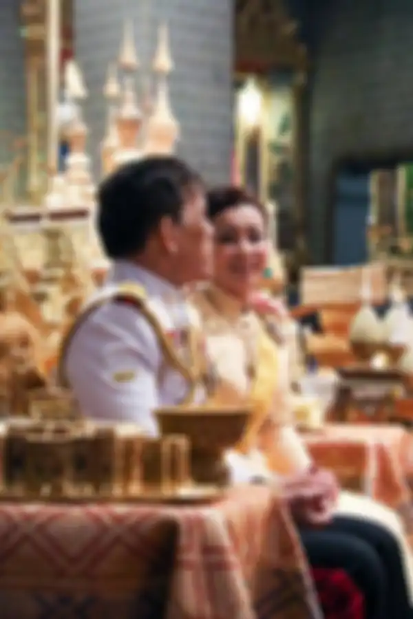 Raja Vajiralongkorn dan ratu Suthida.