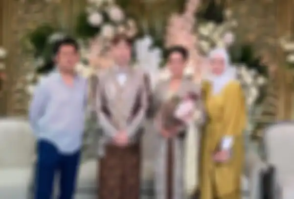 Zaskia Adya Mecca datang ke pernikahan Maudy Ayunda dan Jesse Choi