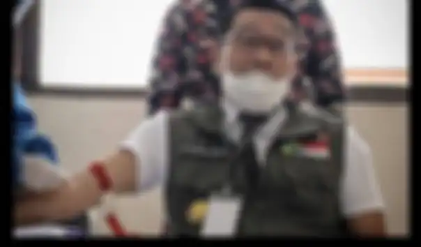 Gubernur Jawa Barat Ridwan Kamil jalani pengambilan darah di puskesmas Garuda di Kota Bandung, Rabu 30/9/2020. 