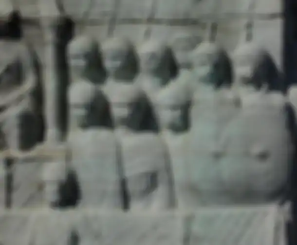 Ukiran kuno prajurit Romawi di pangkalan obelisk Theodosius I di Konstantinopel (sekitar 390)