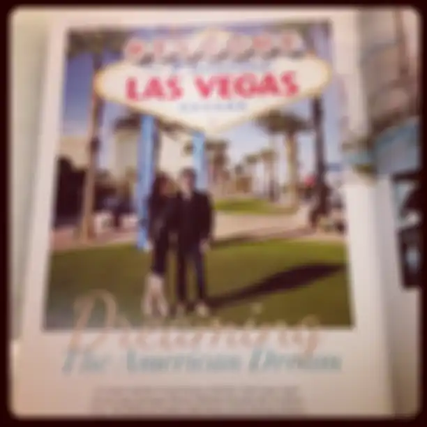 Dhena Devanka diketahui menyembunyikan sosok Jonathan Frizzy dalam foto honeymoon mereka di Las Vegas. 