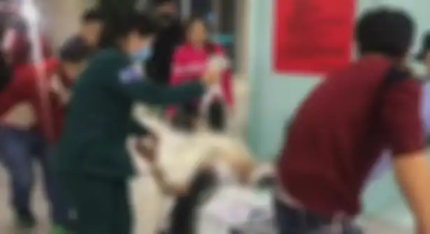 Li Xuedong sepenuhnya sadar ketika dilarikan ke rumah sakit