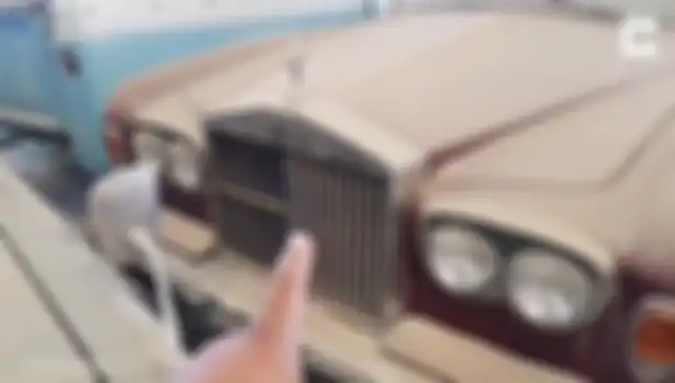 Mobil Rolls Royce tak terpakai di Dubai.