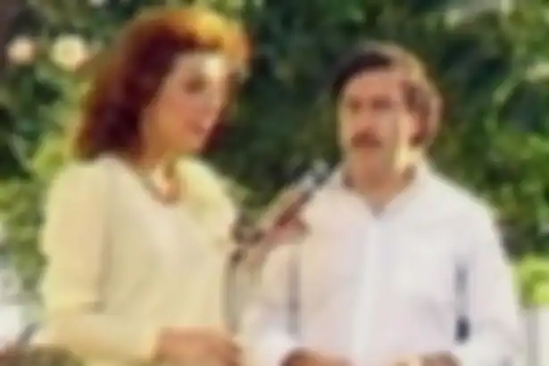 Pablo Escobar bersama dengan kekasihnya. 