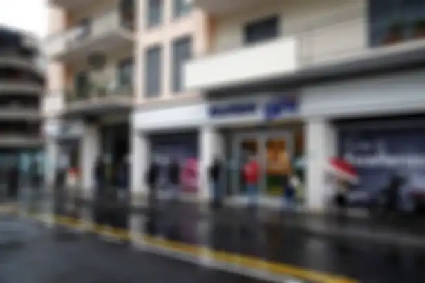 Warga terapkan social distancing dalam lockdown Italia
