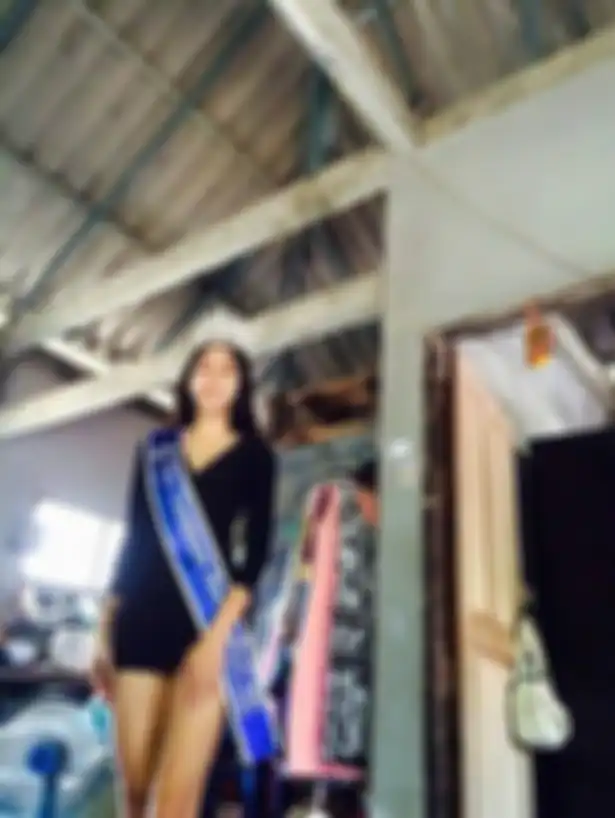 Foto Khanittha di rumahnya