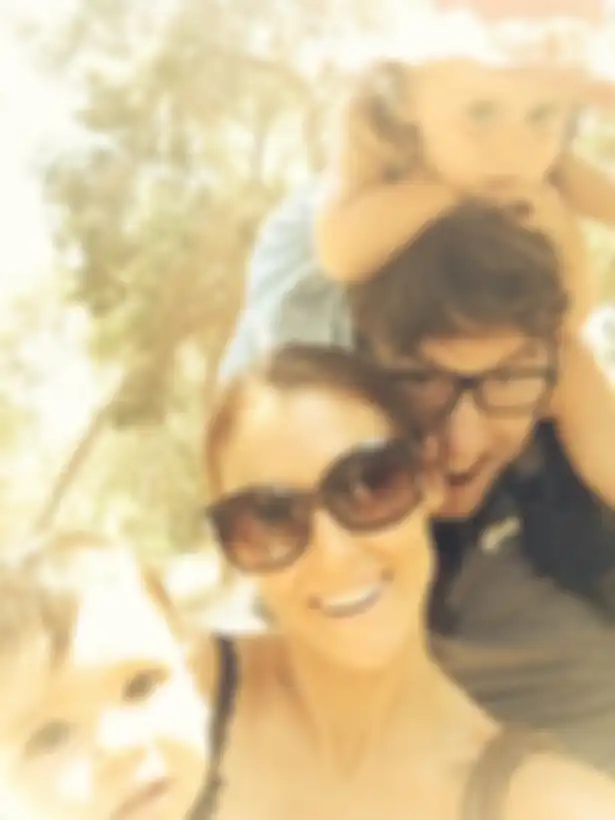 Wallis bersama istri dan anak-anaknya