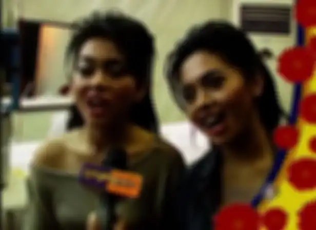 Penampilan Syahrini dan Aisyahrani saat masih menjadi penyanyi dangdut