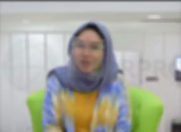 Umi Kalsum tanggapi hubungsn Ayu Ting Ting