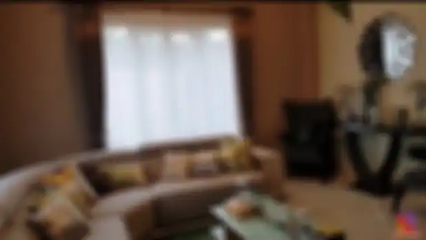 Ruang tamu rumah Bu Dendy