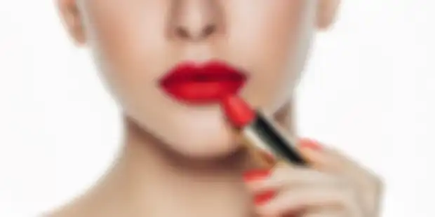 Lipstik merah klasik
