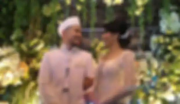 Raden Soedjono dan Tyas Mirasih saat menikah pada 8 Juli 2107. Raiden Soedjono sudah jarang mengunggah foto mesra dengan Tyas Mirasih.
