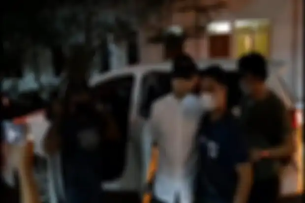 Kabar Munarman lumpuh karena dianiaya polisi di dalam penjara viral. Pengacara Munarman ungkap fakta sebenarnya. 