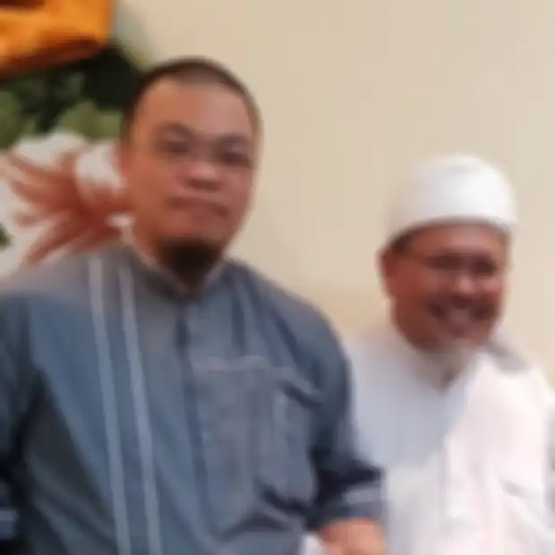 Steven Indra Wibowo (kanan) adalah sahabat Ustaz Arifin Ilham saat bersama mendiang Tengku Zulkarnain. Koh Steven siap menguliti aib Alvin Faiz.