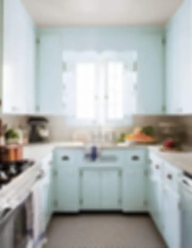 Desain dapur bersih terlihat cantik karena dipasangi lampu gantung model ini. Foto hasilnya jadi rujukan. 