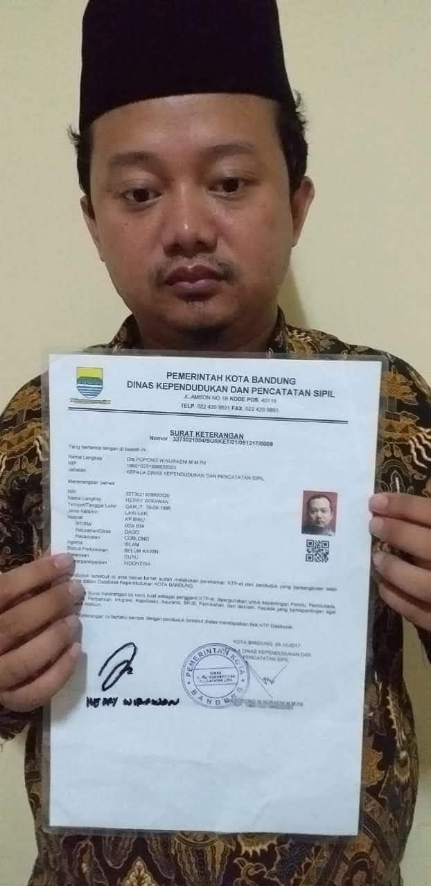 Foto ustaz pesantren di Bandung yang memperkosa 12 santriwati disebarkan. Netizen semakin geram saat mendapatkan fakta ini.