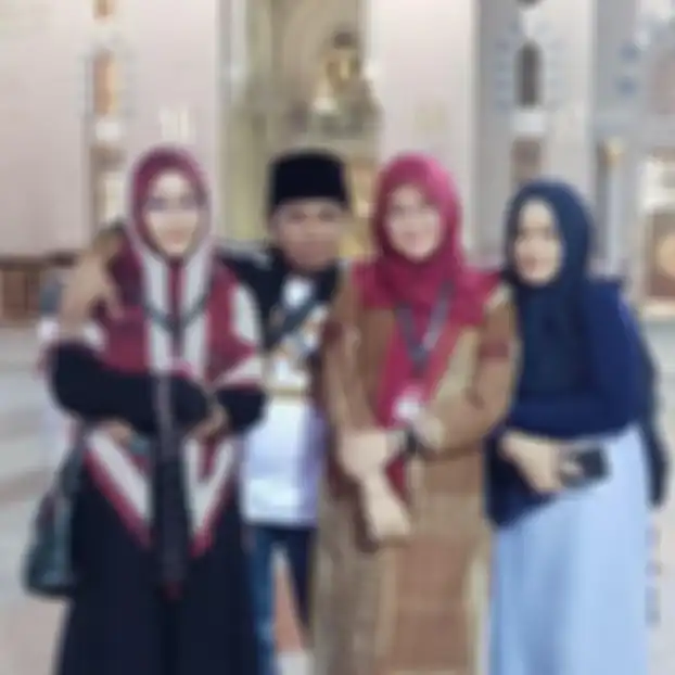 Lora Fadil bersama ketiga istrinya yang cantik