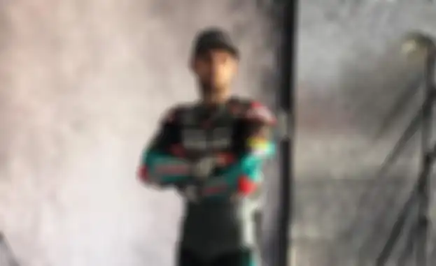 Test rider Yamaha pabrikan, Jonas Folger, berpose mengenakan racing suit tim Sepang Racing Team berlaga di Moto2 Catalunya akhir pekan ini