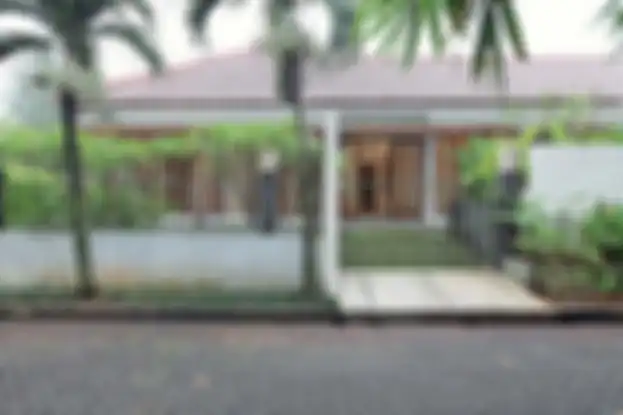Tampilan muka rumah tropis berkonsep minimalis. 