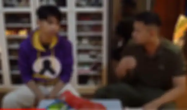 Dimas Ramadhan saat datang ke rumah Raffi Ahmad