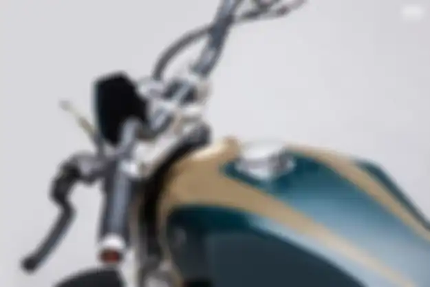 TXX: Royal Enfield Interceptor 650 buatan ThriveMC tangki dan panel indikator