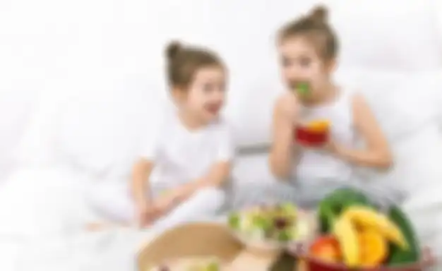 Contoh makanan sehat dan tidak sehat.